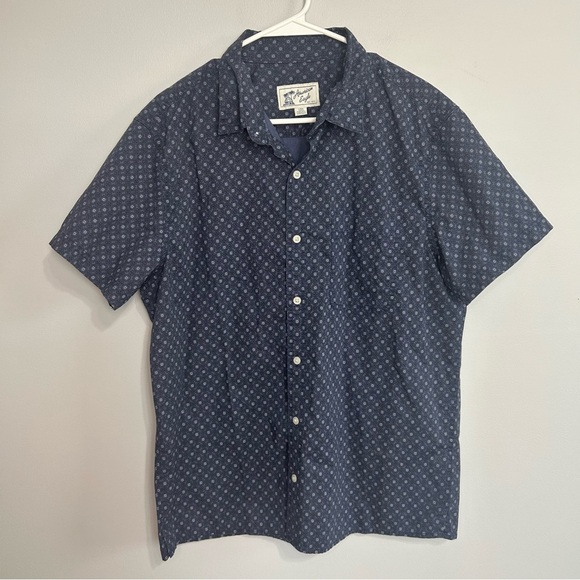 NWT American Eagle Outfitters Dark Blue Patterned Casual Button Up Shirt Large - Picture 3 of 8